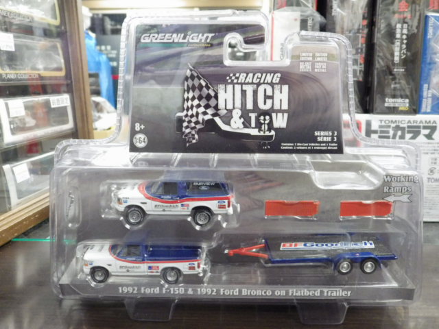 1/64 ꡼饤 HITCH&TOW 1992 Ford F-150&1992 Ford Bronco on Flatbed Traile